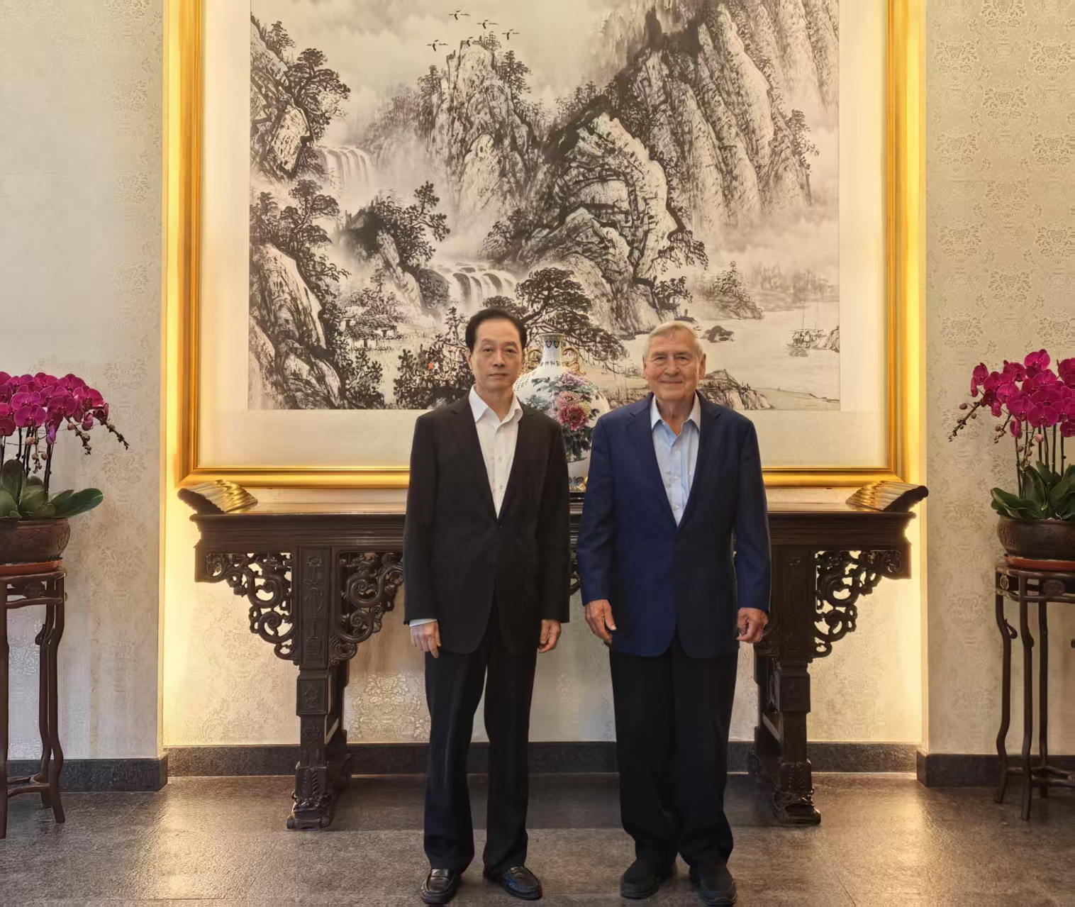 President Wang Chao Meets with Harvard University Professor Graham Allison